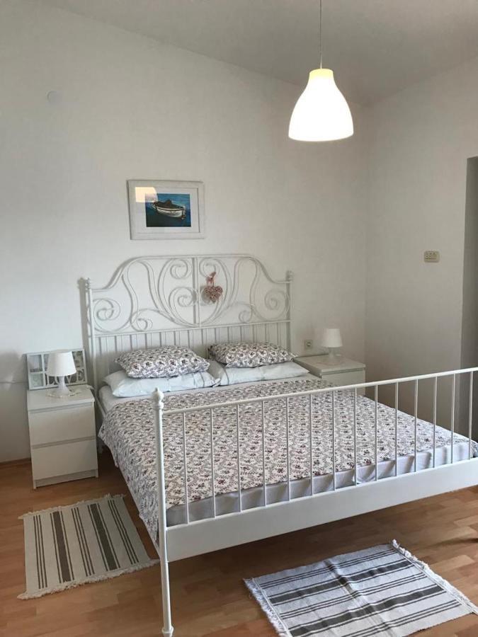 Apartmani Darko Kornić Eksteriør bilde