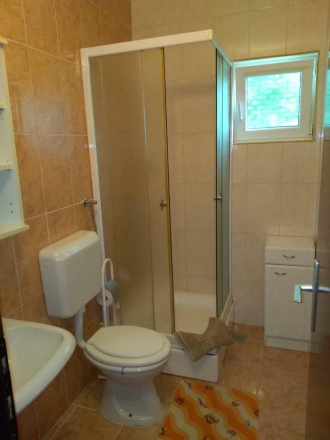 Apartmani Darko Kornić Eksteriør bilde
